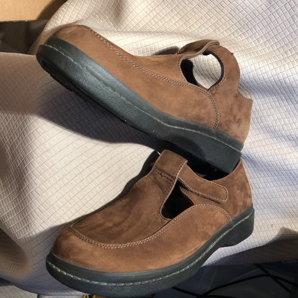 Easyspirits women Brown Nubuck Velcro, 7.5W - Picture 2 of 12
